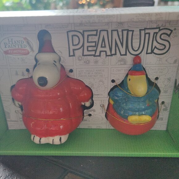 NIB PEANUTS Snoopy and Woodstock in a Puffer Jacket Salt and Pepper Shaker Set